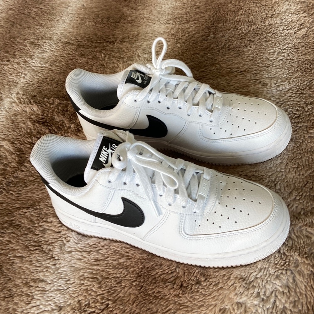 Nike Air Force One ‘07 in black and white